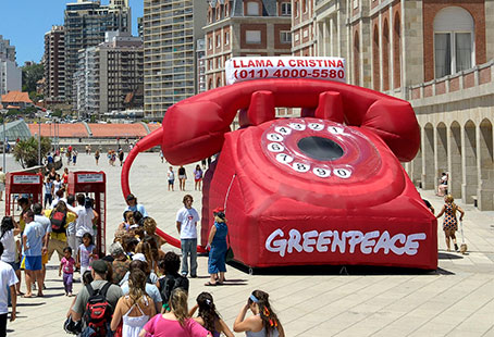 Réplica de teléfono inflable Greenpeace